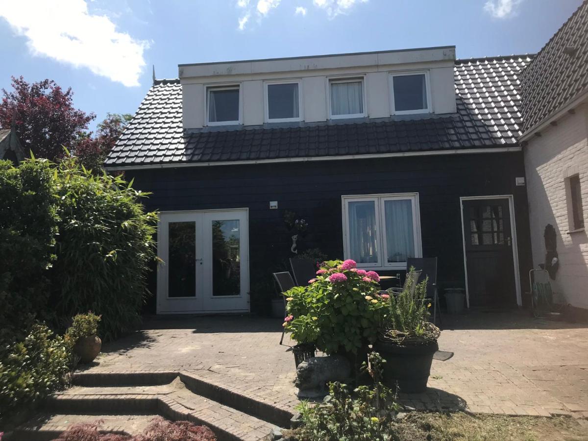 T Huuske Tuinappartement Met Fantastisch Uitzicht, Nabij Zee Zonnemaire Exterior foto